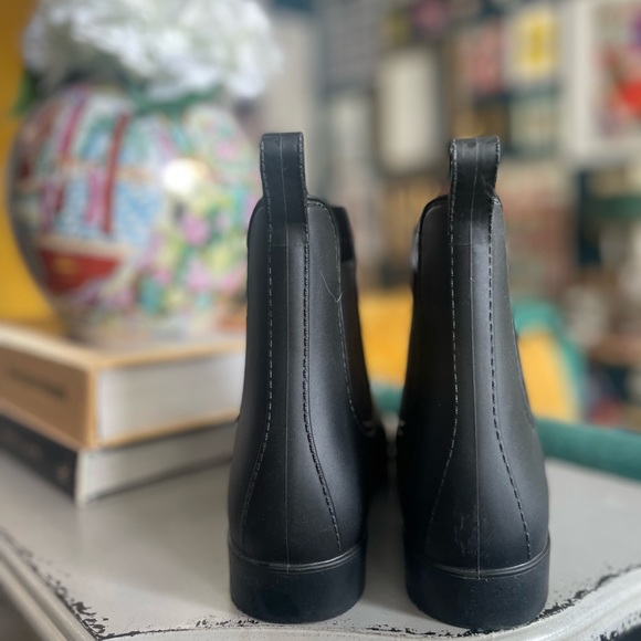 Matte Black Chelsea Rain Boots Size 9 - Picture 2 of 2